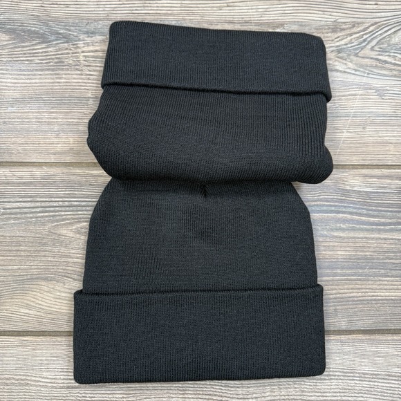 Ed Hardy 2-Pack Knit Beanie Hat Skull Roses  Stretch Black Y2K Love Kills NEW - Picture 4 of 6